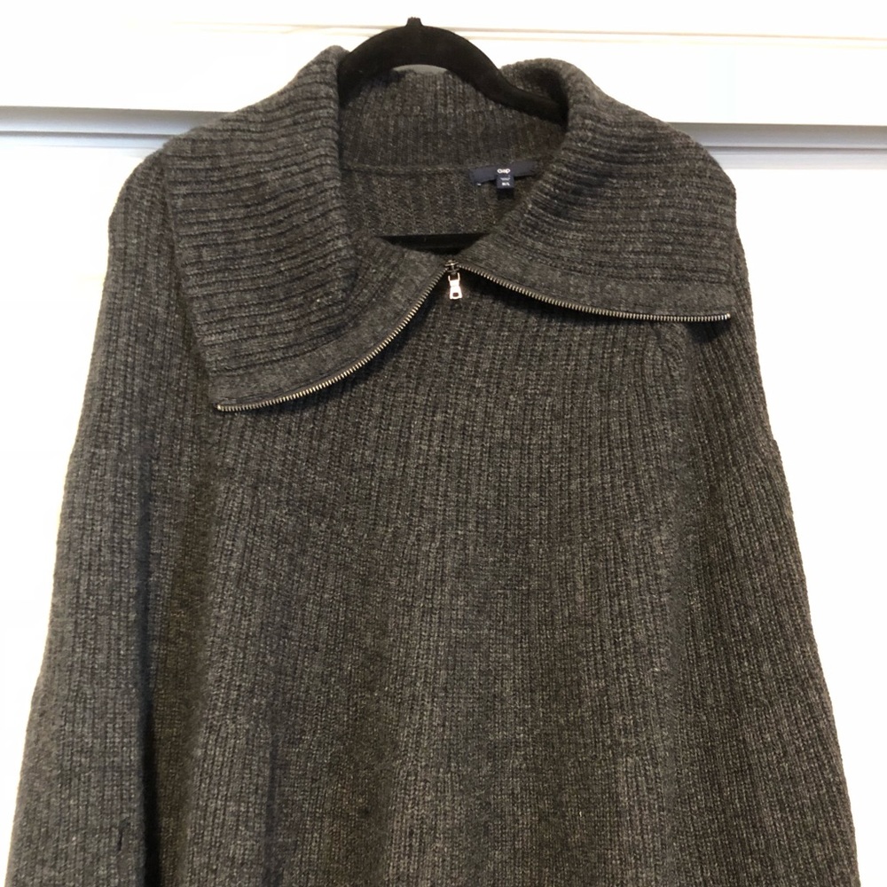 Gap size M/l sweater
